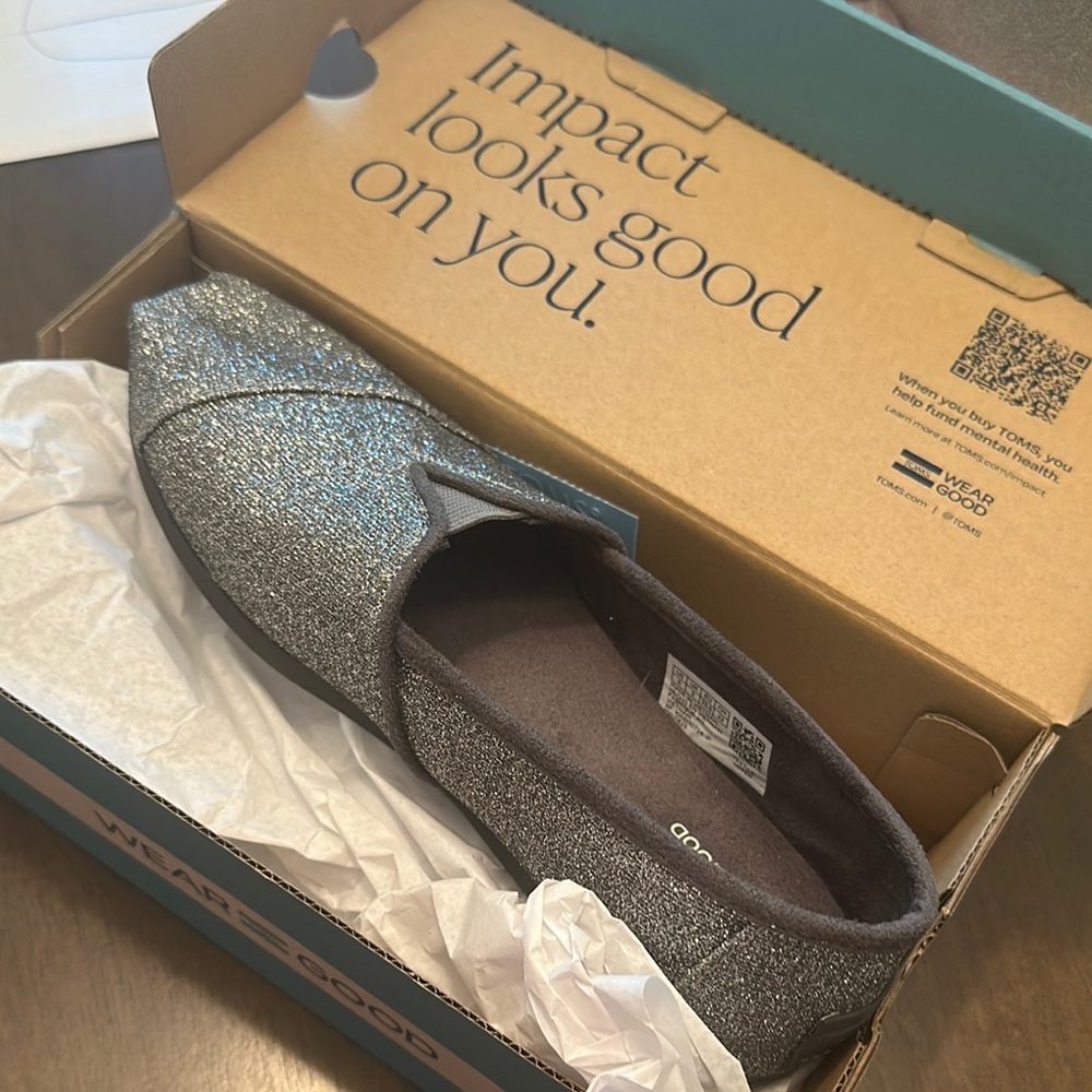 TOMS Women's Sparkling Silver Flats size 5